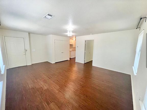 2nd image of 932 Fannin St APT 6