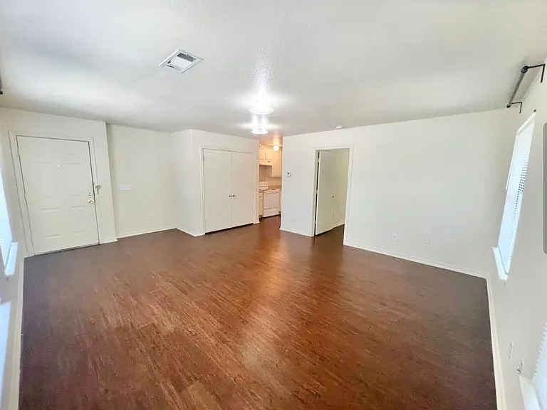 932 Fannin St — Photo 2
