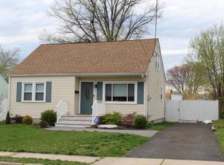 27 5th St, Sayreville, NJ