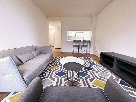 3rd image of 250 E 40th St APT 11A