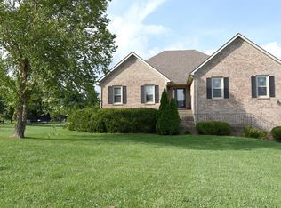 102 Country Ln, Georgetown, KY 40324
