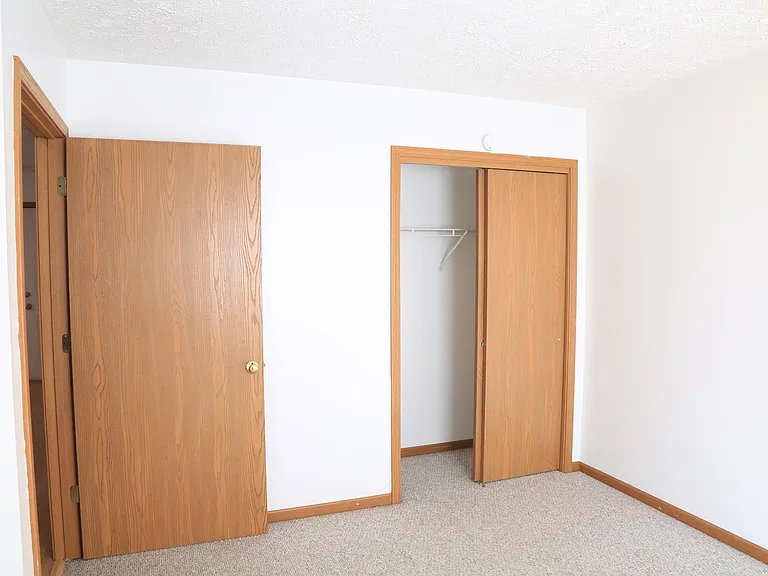 968 Northwestern Ave — Photo 7