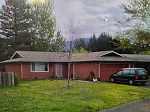 1963 McCarter Ln, Grants Pass, OR 97527