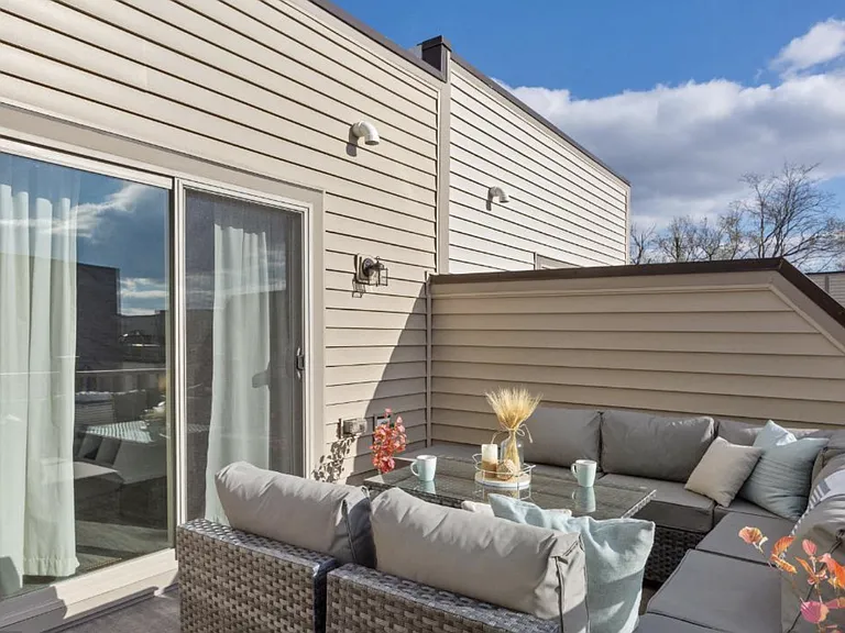 872 Thompson Cres — Photo 17