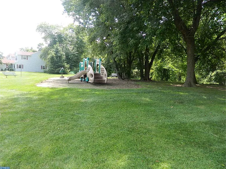 13 Covington Ct — Photo 2