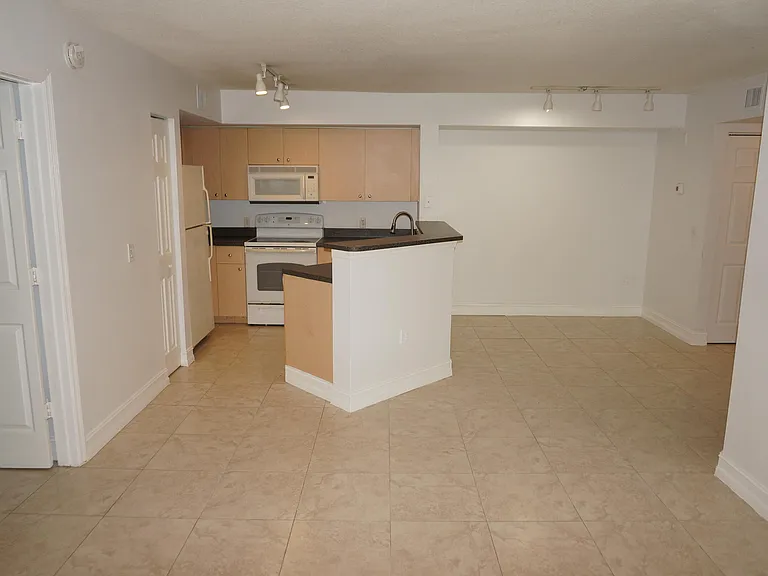 4021 San Marino Blvd #204 — Photo 2