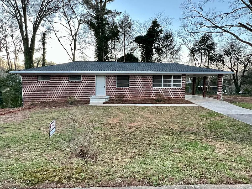 1101 Enota Cir NE