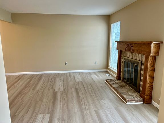 5th image of 42127 Gladwin St #417