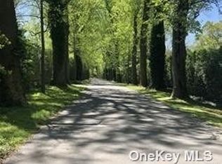 1266 Moores Hill Rd, Syosset, NY 11791