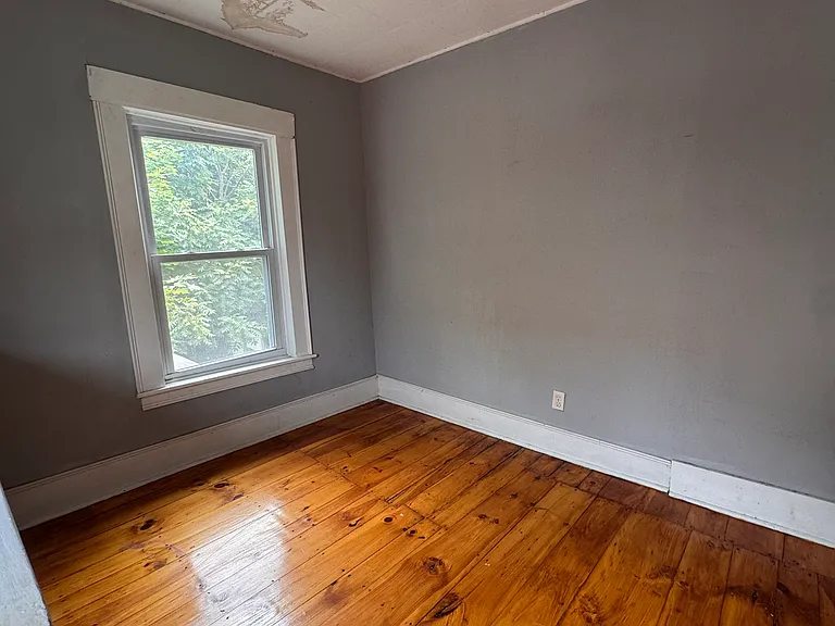 10-10A Vernon St #1 — Photo 3