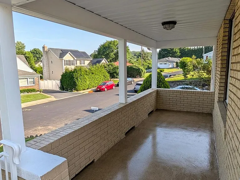 28 Hillside Ave — Photo 4