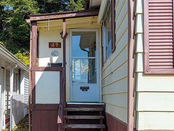 2nd image of 2847 Sooke Lake Rd #49