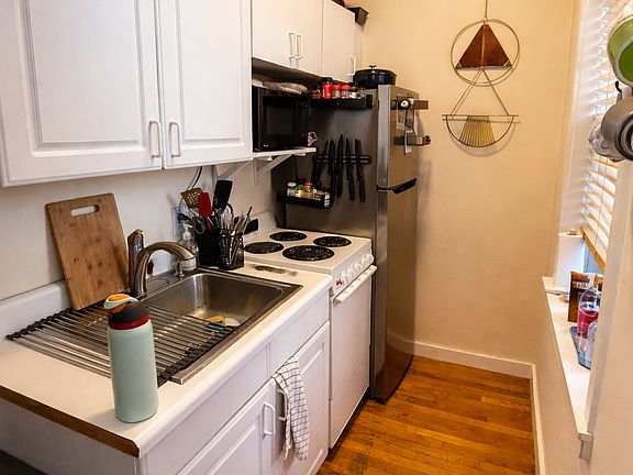 3rd image of 108 Myrtle St APT 7