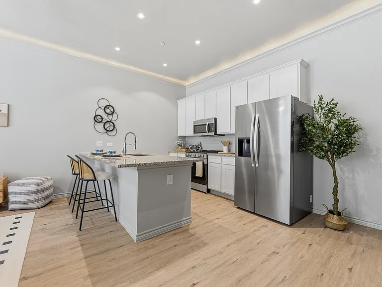 Frontera Shores Townhomes — Photo 3