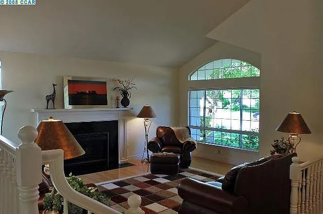 4 bed, 2847 sqft, $5,600 — Photo 3
