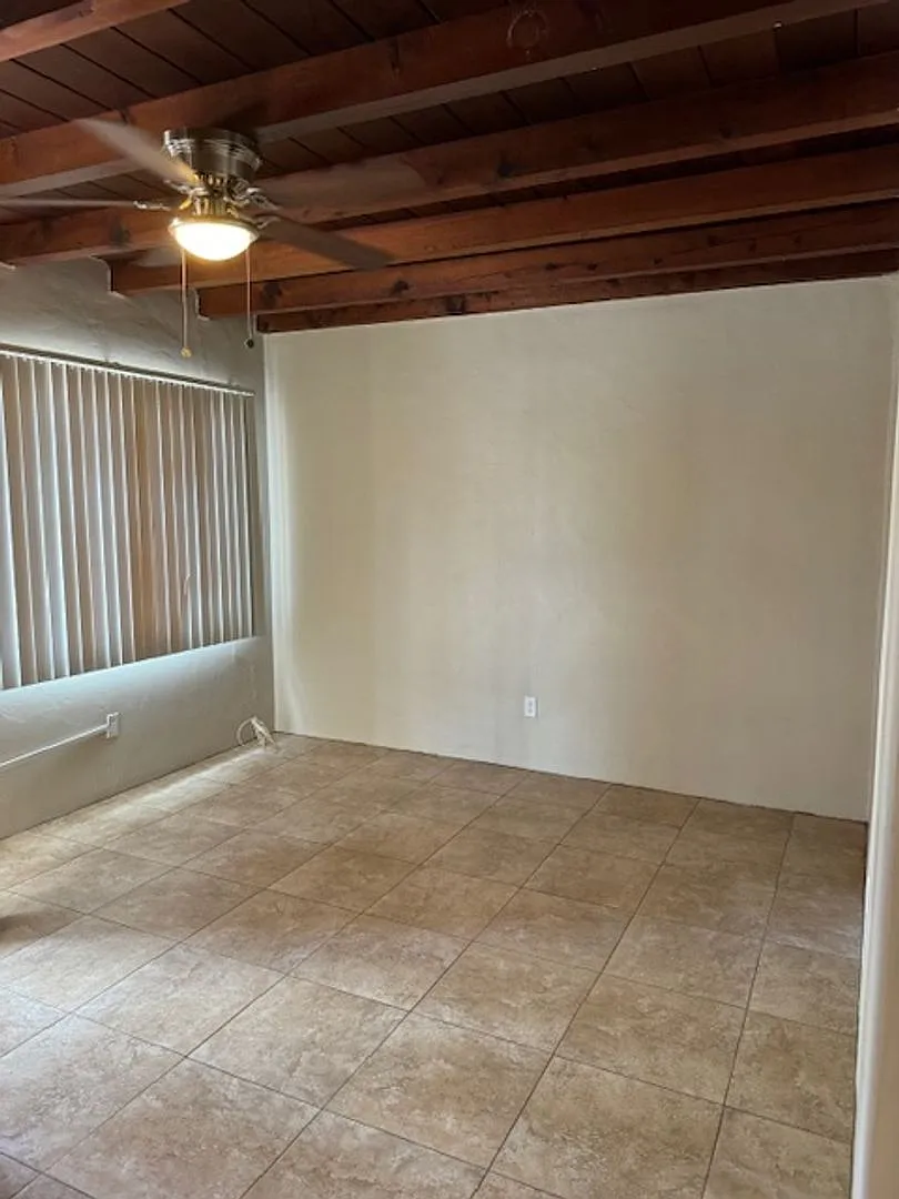 2620 N. Stone Avenue — Photo 3