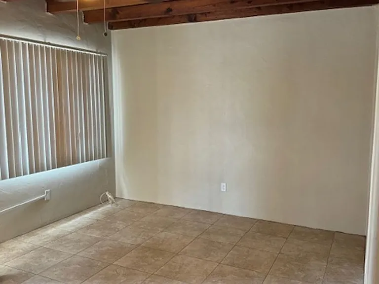 2620 N Stone Ave — Photo 3