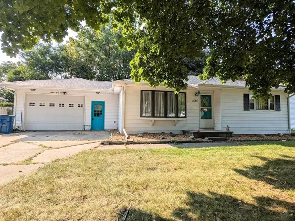1585 N Knight Rd, Essexville, MI 48732
