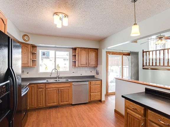 3rd image of 2086 Burr St