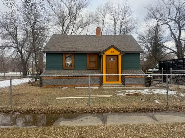 114 1st Ave NW, Parshall, ND 58770