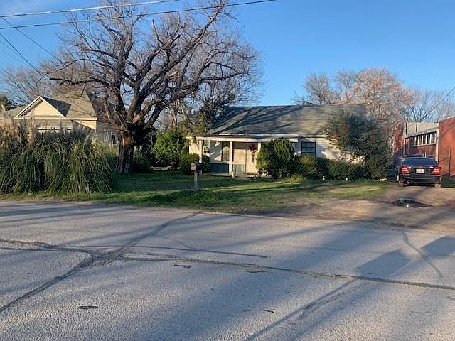 1st image of 207 S Kaufman St