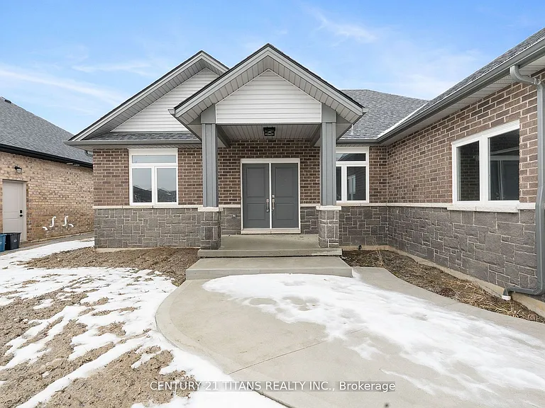19 Tracy Dr — Photo 4