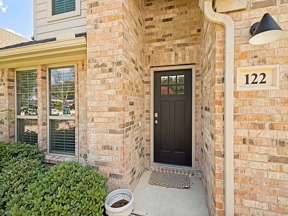 3rd image of 122 Elm Ln