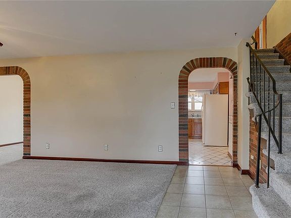 3rd image of 4469 Jeanne St