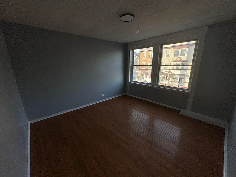 275 S 7th St #8C — Photo 5