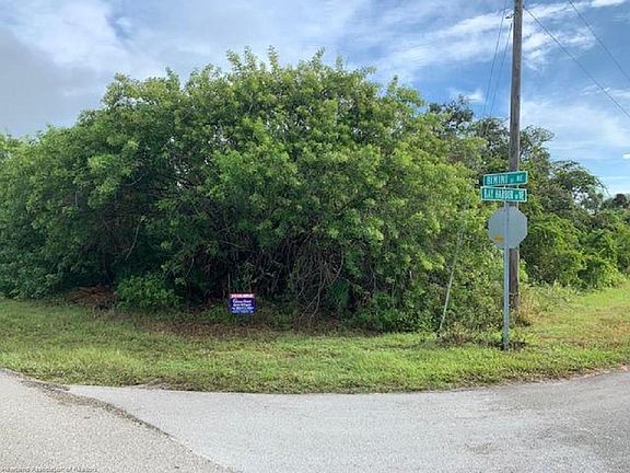 3rd image of 218 Bay Harbor Dr NE