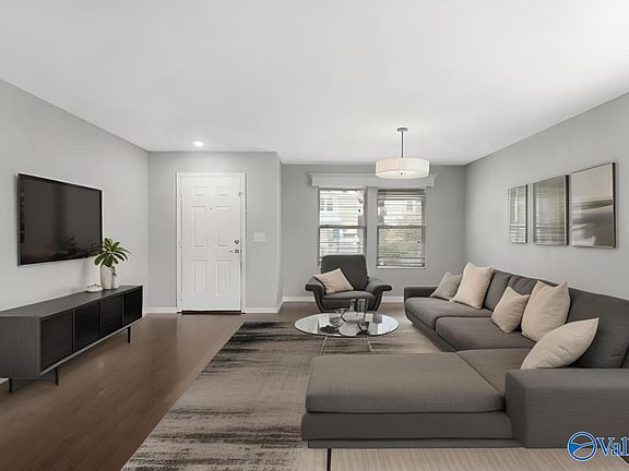 5th image of 132 Sedgewick Dr