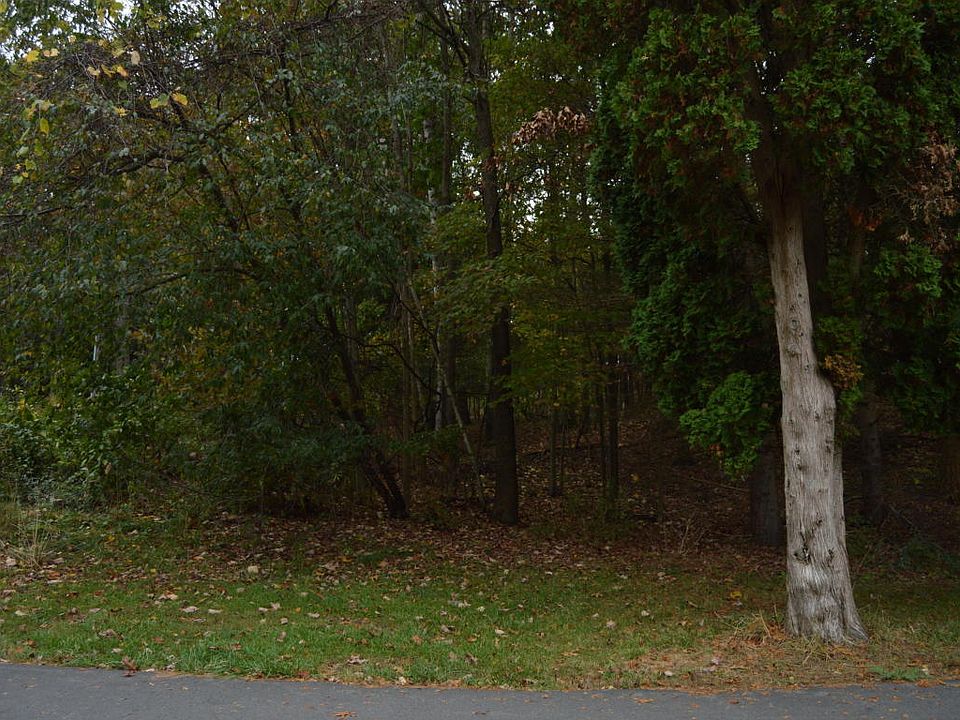 1st image of 32 Heights Dr