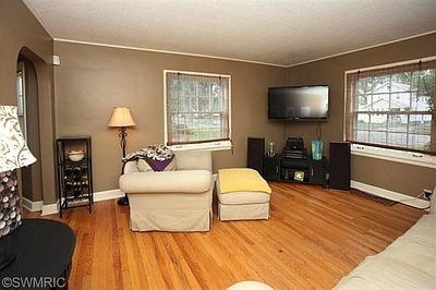 3rd image of 1716 Royce Ave