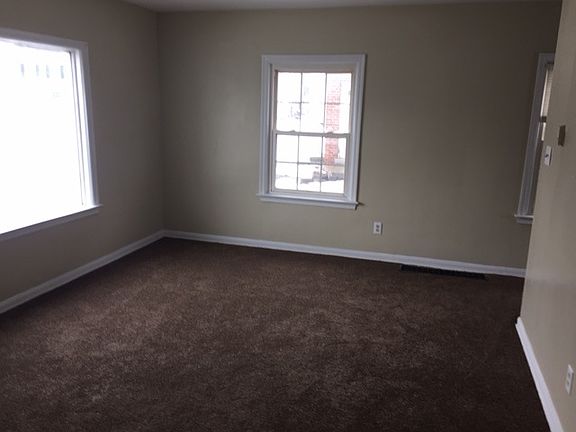 5th image of 379 N Roosevelt Ave APT 3