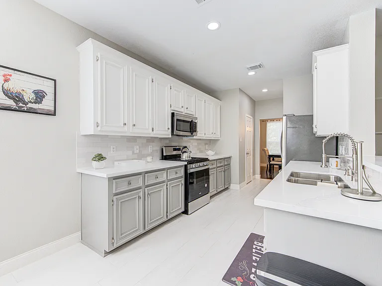 9422 Comstock Meadows Dr — Photo 10