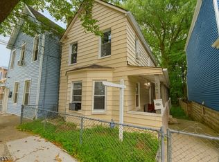 82 Palm St, Newark City, NJ 07106