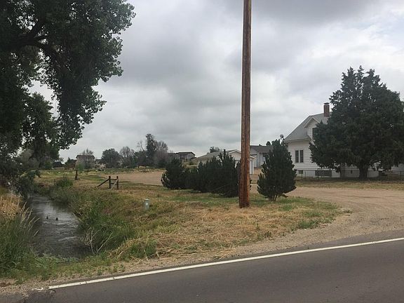 3 BR,  2 bath country home off I-25 and Hwy 119