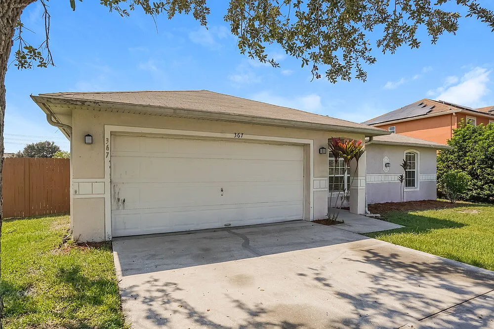 3 bed, 2.0 bath, 1435 sqft, $2,030 — Photo 2