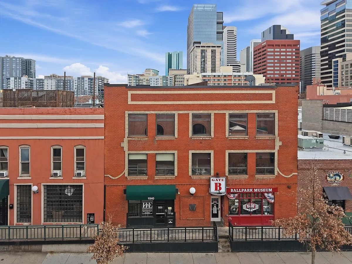 Building Photo - 1940 Blake St #300L