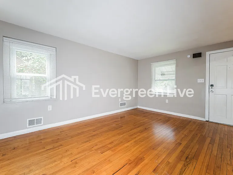 2130 Chalfant St — Photo 2