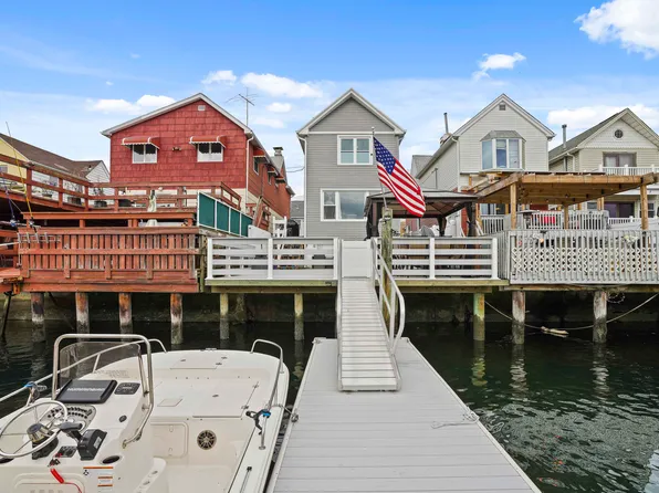 48 Gotham Avenue image 4 of 38