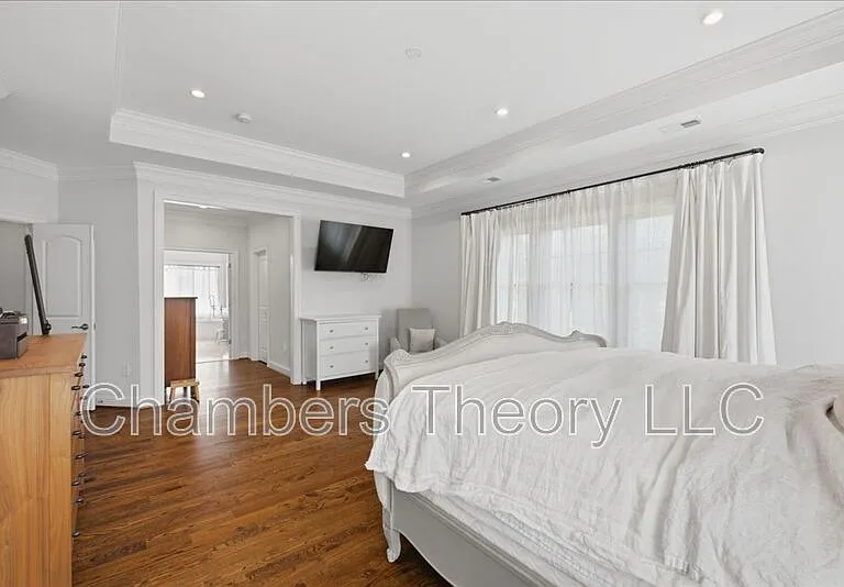 7010 Girard St — Photo 41