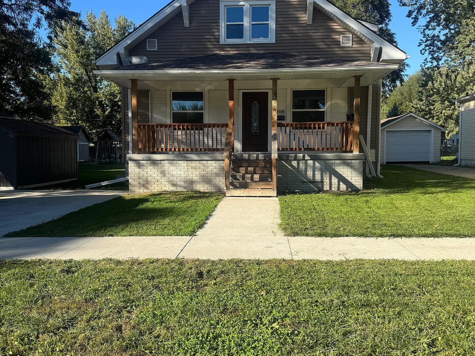 7 bed, 2000 sqft, $2,800 — Photo 1