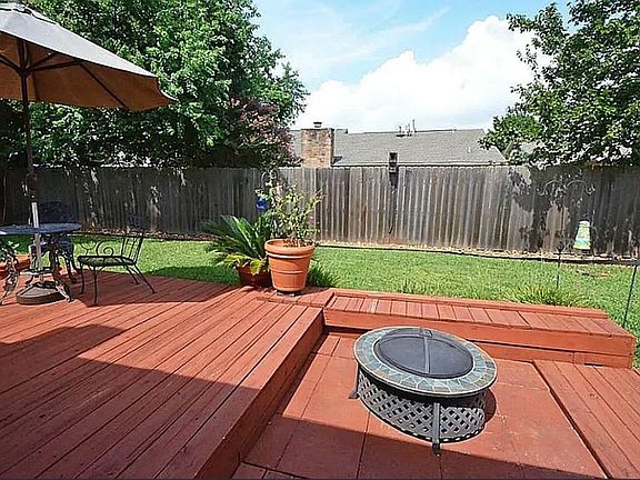3rd image of 3023 Mosby Dr