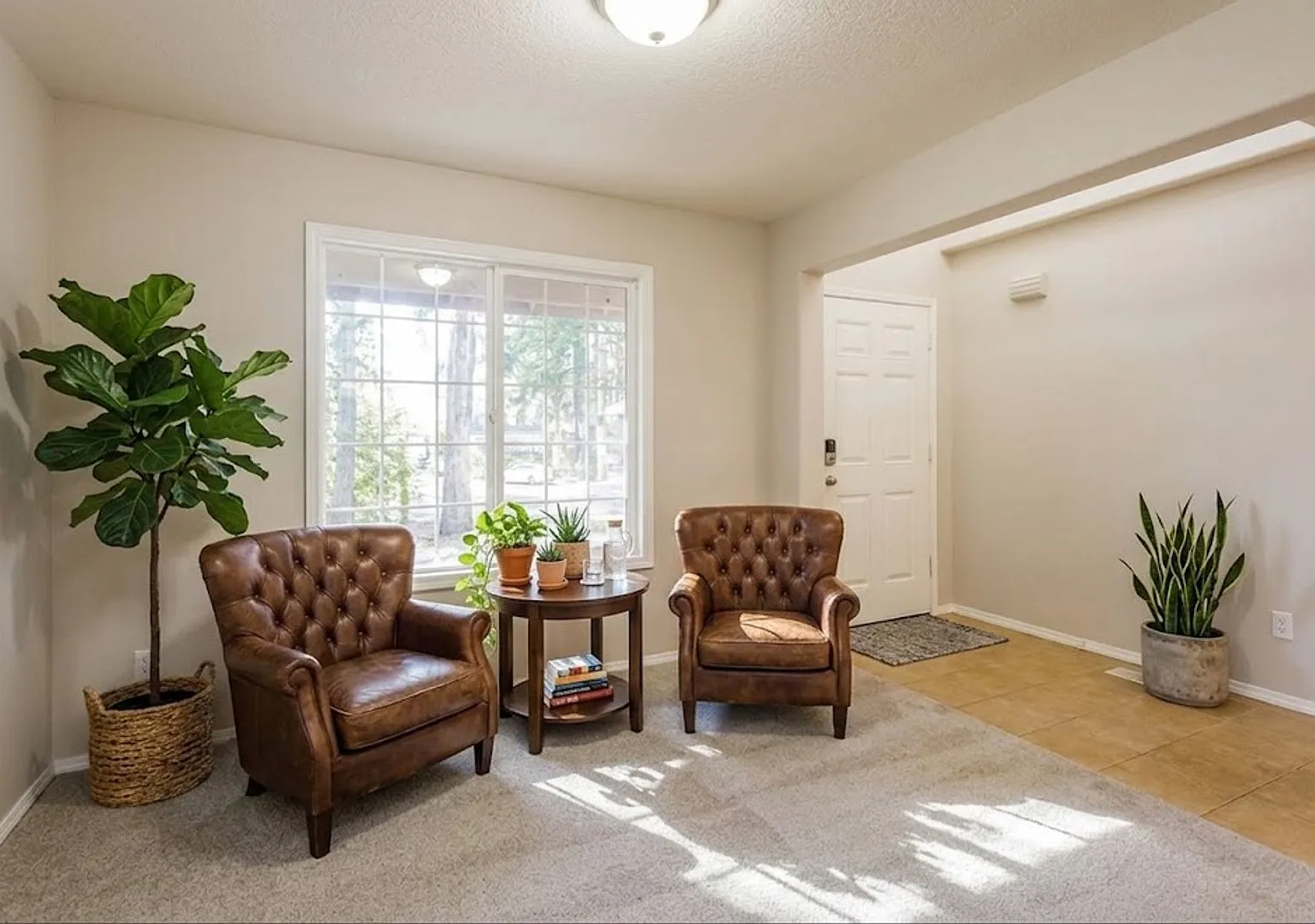 Welcome home to your private woodland retreat tucked away in the heart of Gladstone! — Photo 4