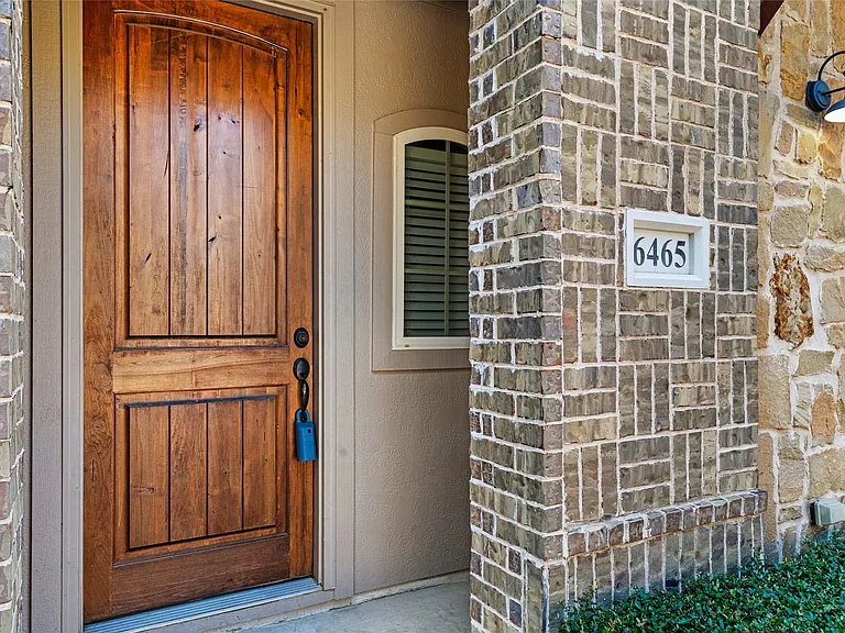 6465 Naples Dr — Photo 3
