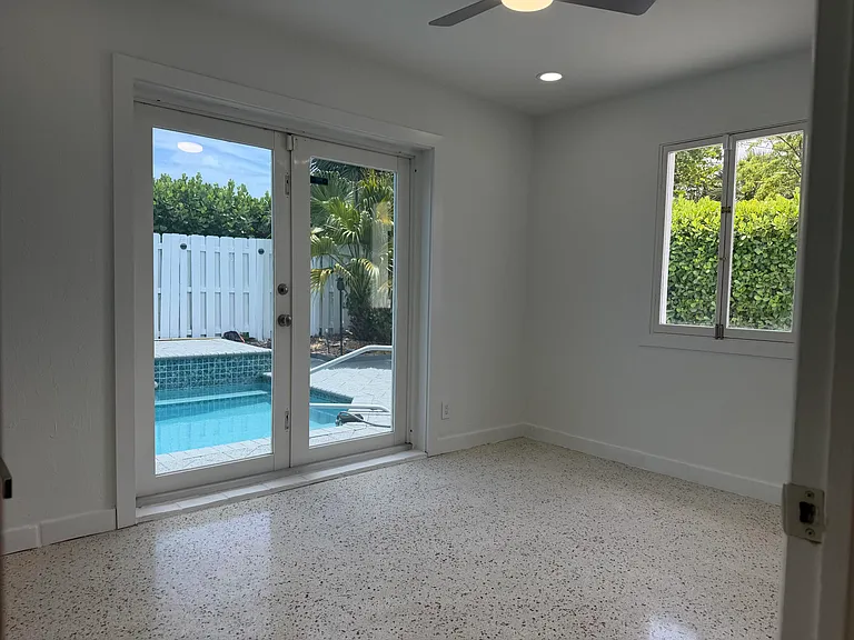 204 S Seacrest Cir — Photo 19