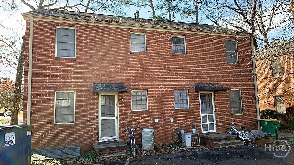 2 bed, 1.0 bath, 988 sqft, $1,750 — Photo 2