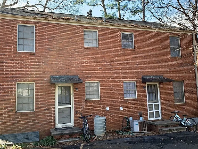 1451 S Milledge Ave — Photo 2