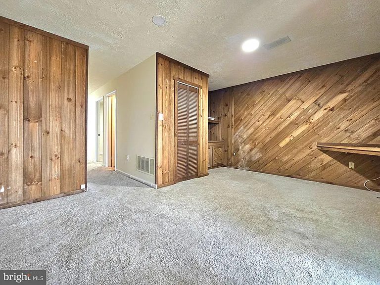 8561 Southlawn Ct — Photo 21
